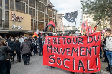 Fransa'da emek reformları karşı protesto