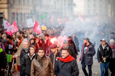 Fransa'da emek reformları karşı protesto