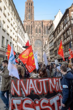 Fransa'da emek reformları karşı protesto