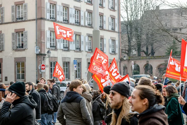 Fransa'da emek reformları karşı protesto