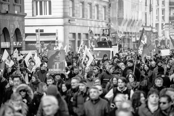 Fransa'da emek reformları karşı protesto