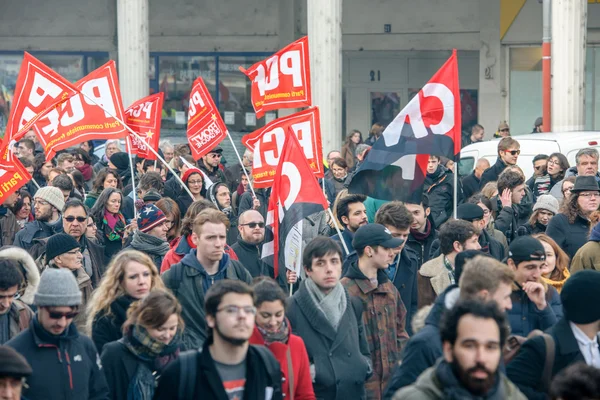 Fransa'da emek reformları karşı protesto
