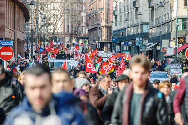 Fransa'da emek reformları karşı protesto