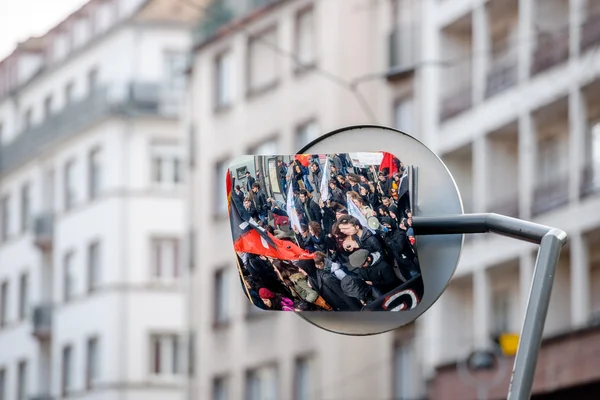 Fransa'da emek reformları karşı protesto