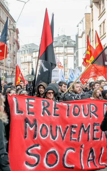 Fransa'da emek reformları karşı protesto