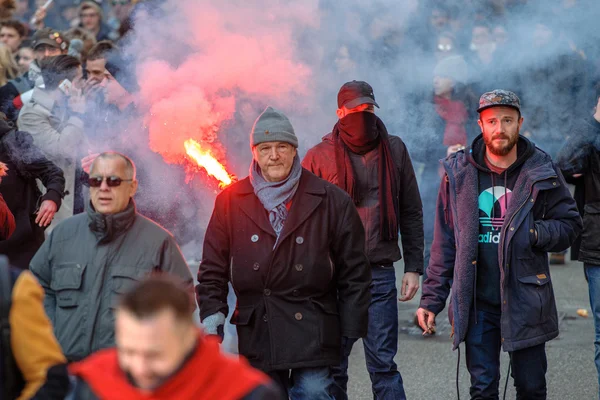 Fransa'da emek reformları karşı protesto