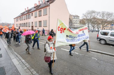 Yüzlerce departman bütçe kesintileri 2016 için karşı protestolar