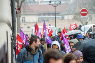 Yüzlerce departman bütçe kesintileri 2016 için karşı protestolar