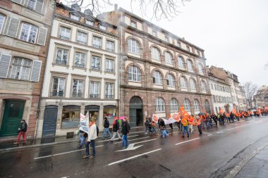 Yüzlerce departman bütçe kesintileri 2016 için karşı protestolar