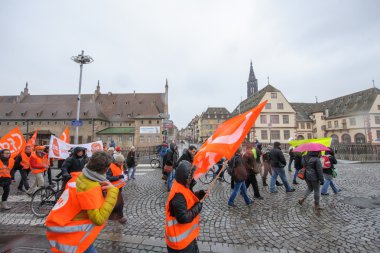Yüzlerce departman bütçe kesintileri 2016 için karşı protestolar