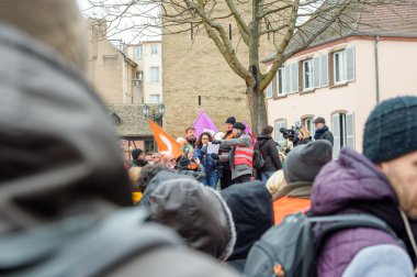 Yüzlerce departman bütçe kesintileri 2016 için karşı protestolar