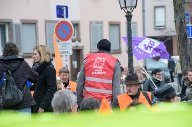 Yüzlerce departman bütçe kesintileri 2016 için karşı protestolar