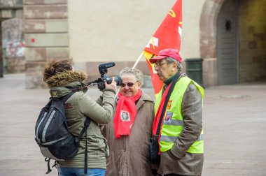 Yüzlerce departman bütçe kesintileri 2016 için karşı protestolar