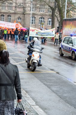 Yüzlerce departman bütçe kesintileri 2016 için karşı protestolar