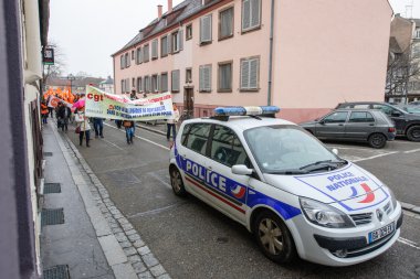 Yüzlerce departman bütçe kesintileri 2016 için karşı protestolar