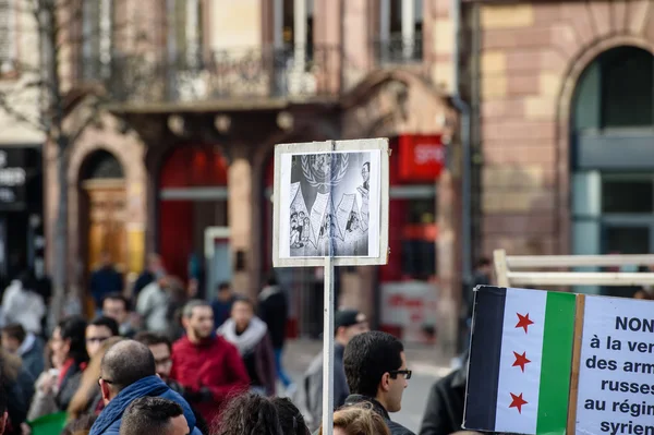 Syrian diaspora protests against Syrian war — Stock Photo, Image