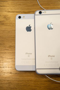 Yeni Apple iphone Se smartphone denize indirmek