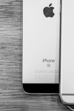 Yeni Apple iphone Se smartphone denize indirmek