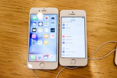 Yeni Apple iphone Se smartphone denize indirmek