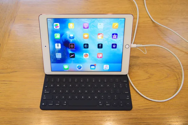 Nuevo lanzamiento del iPad Pro — Foto de Stock