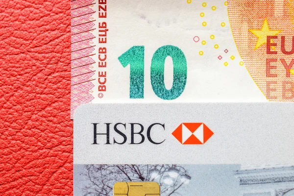 Carta HSBC e banconota da dieci euro su auto tappezzeria in pelle — Foto Stock