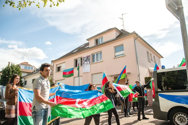 Azerbaijan Armenia conflict protest in front of Embassy — Stock Photo, Image