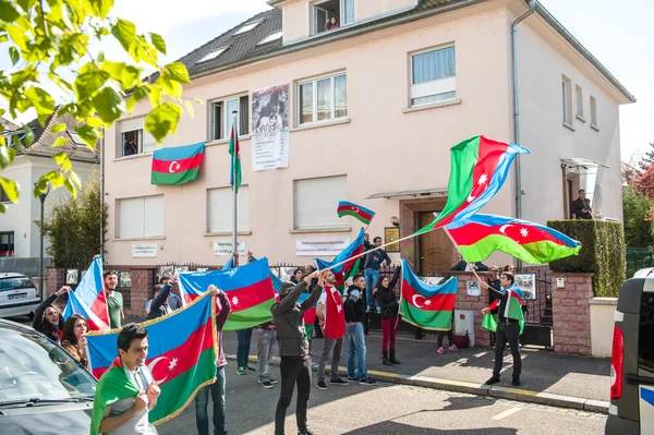 Протест армянского конфликта в Азербайджане перед посольством — стоковое фото