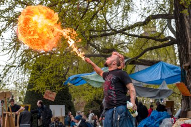'Nuit Debout' veya 'de la Republique Place durmayı'