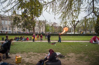 'Nuit Debout' veya 'de la Republique Place durmayı'