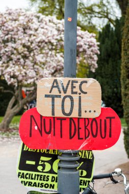 'Nuit Debout' veya 'de la Republique Place durmayı'