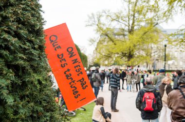 'Nuit Debout' veya 'de la Republique Place durmayı'