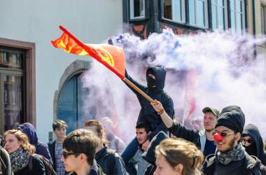 Fransa'da emek reformları karşı Nisan protesto