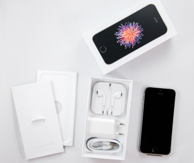 Unboxing ve ilk koşmak-in belgili tanımlık yeni iphone Se