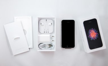 Unboxing ve ilk koşmak-in belgili tanımlık yeni iphone Se