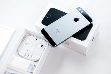 Unboxing ve ilk koşmak-in belgili tanımlık yeni iphone Se