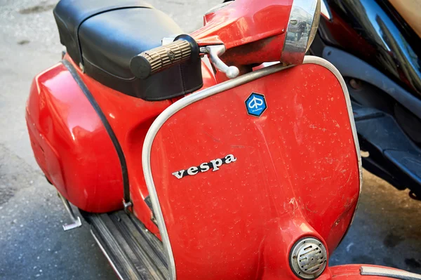 Kırmızı Vespa Scooter — Stok fotoğraf