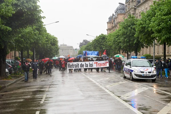 Fransa'daki çalışma reformlarını protesto eden cadde kapalı — Stok fotoğraf