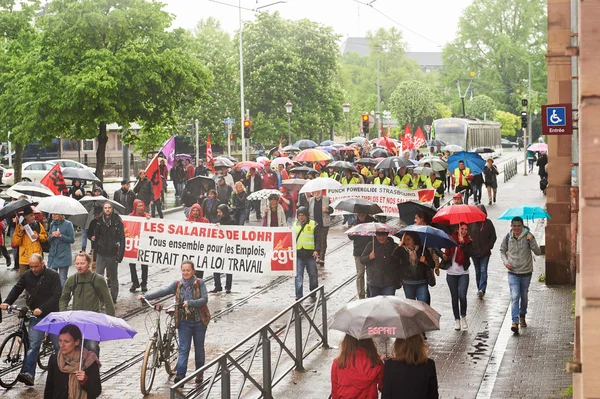 Vista elevada de filas de manifestantes contra la reforma laboral — Foto de Stock