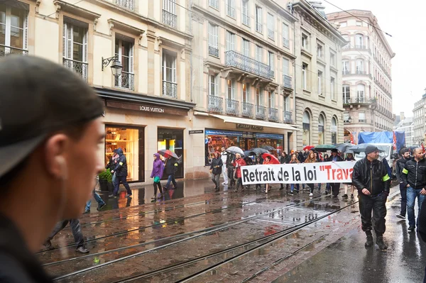 Manifestantes frente a Louis Vuitton Store — Foto de Stock