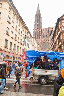 Strasbourg transportation paralyzed during protest