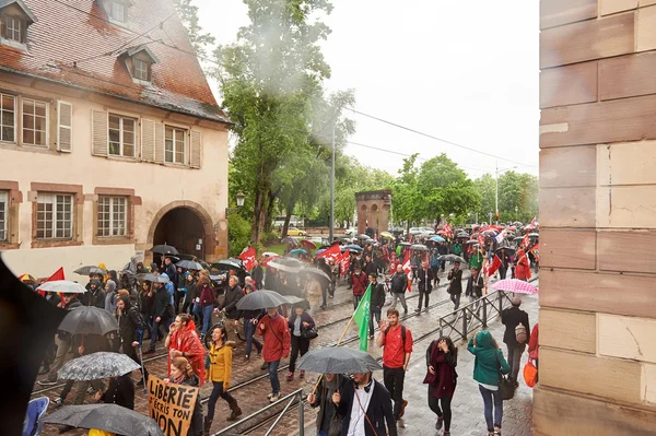 Podniesiony pogląd na rzędy protestujących przeciw reformie pracy — Zdjęcie stockowe