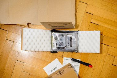 Unboxing computer drive