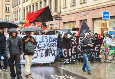 Strasbourg transportation paralyzed during protest