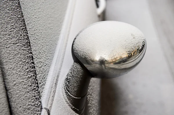 Car's rear view mirror with snow — Stok fotoğraf