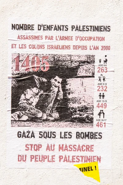 가자 지구 폭탄 플 래 카드 아래 — 스톡 사진