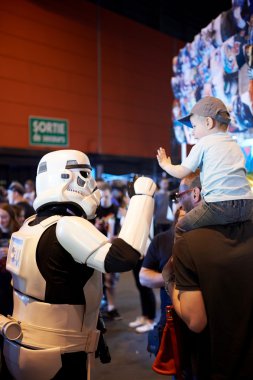 Darth Vader küçük fan çocuk ile el sıkışma
