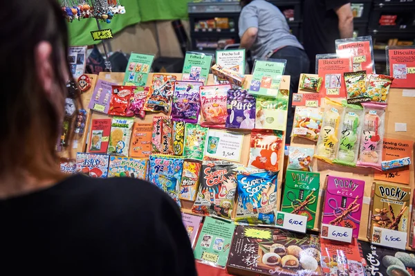 Poeple compra jalea y otros japonés dulce — Foto de Stock