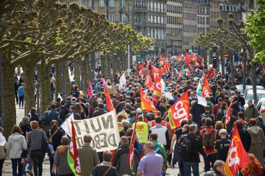 Protestocular ile Broglie yerleştirin