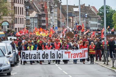 Emek reformu afişini protesto emekli
