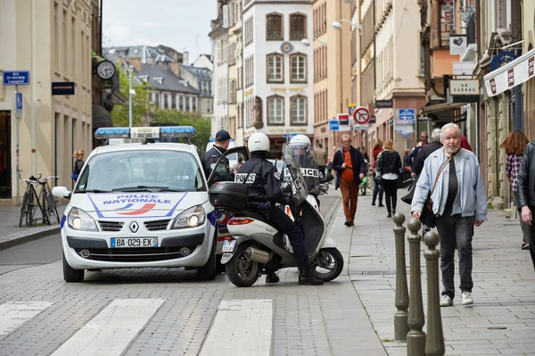 Policía francesa vigilando protesta — Foto de Stock